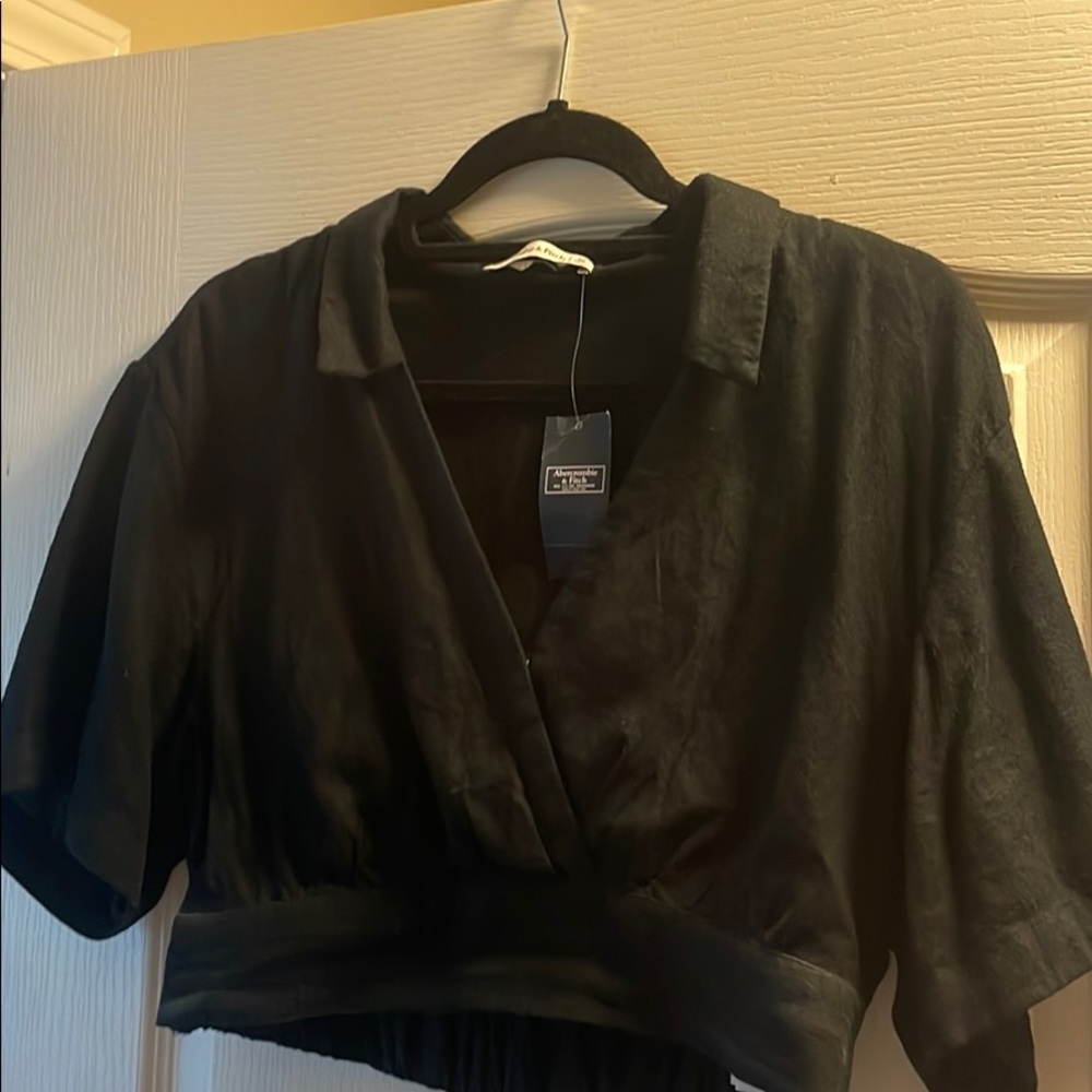 Gauzy collared top a&f size medium - NWT